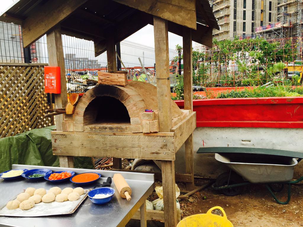 PlotVenues's tweet photo. Lunch at the beautiful Skip Garden in Kings X, alongside groups from Tesco and the YMCA http://t.co/VKmbgSv5LU