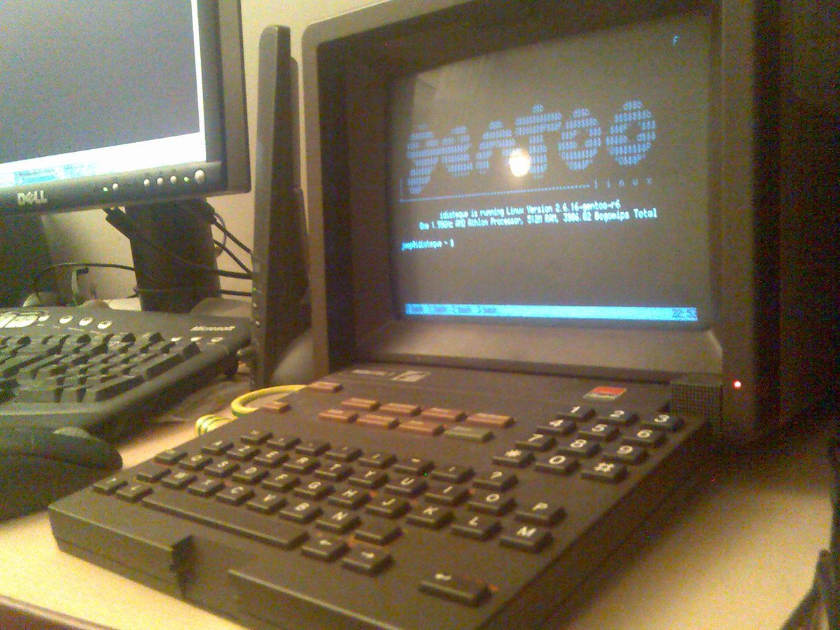 _Apollinia's tweet photo. #GrowingUpFrench Une pensée pour ce bon vieux #Minitel, source d'inspiration éternelle pour notre équipe (ou pas) http://t.co/0vM11QvRXC