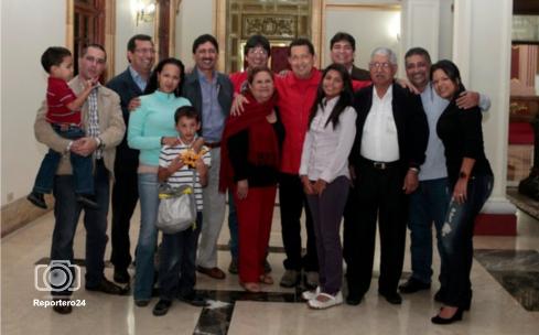 AlfonsocaroVe's tweet photo. La familia que acabó con un BELLO país, no se conoce familia que haya hecho tanto daño como estos MALPARIDOS.. http://t.co/mL5RZ93hfX