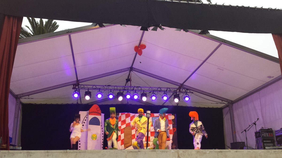 Karpe_Stz's tweet photo. y unos pocos más!!! #karpe2015 #SanturtziJaietan2015 cada año se salen más!!! http://t.co/3cHSVJU6uA