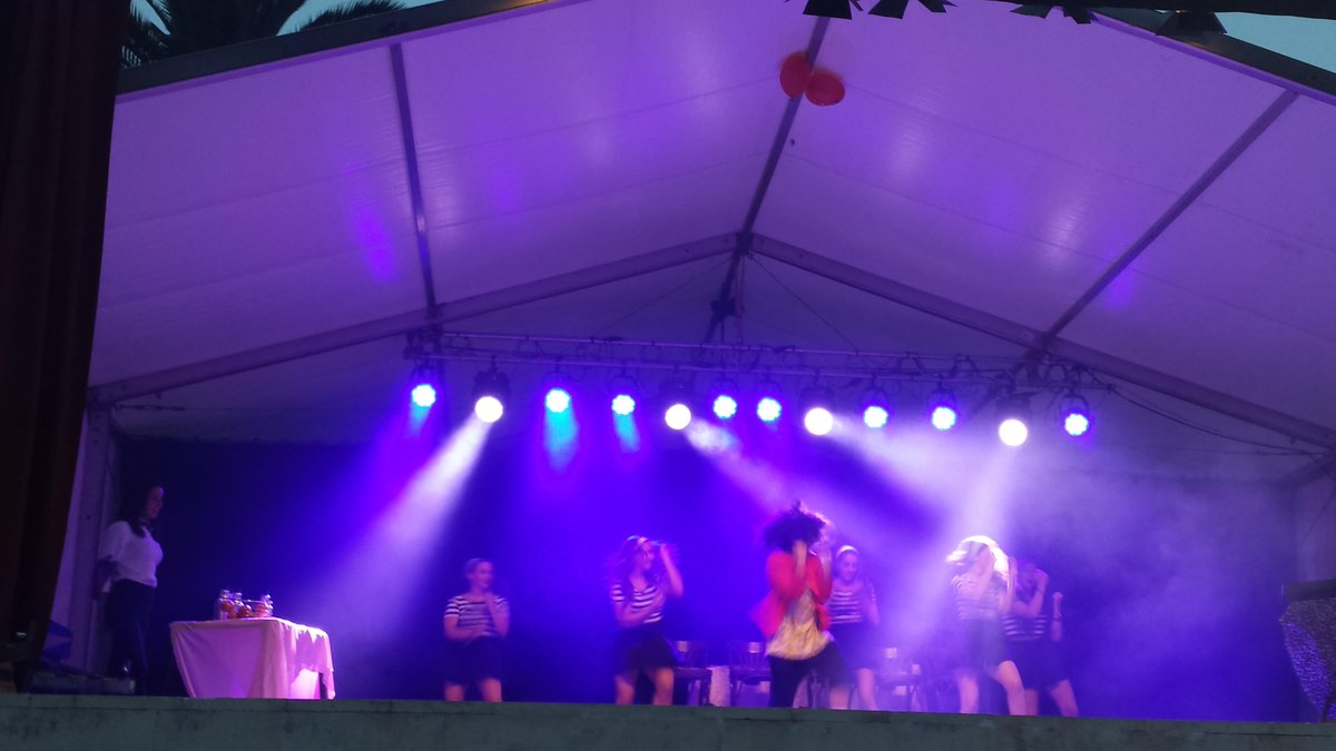 Karpe_Stz's tweet photo. Y más!!! Un no parar! #karpe2015 #SanturtziJaietan2015 http://t.co/jdq9354Xbq