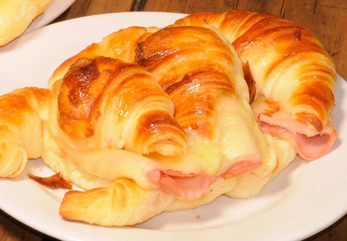 Quiero una de estas!! #medialunaJyQ ?☕❗ http://t.co/26xhnP3fHP