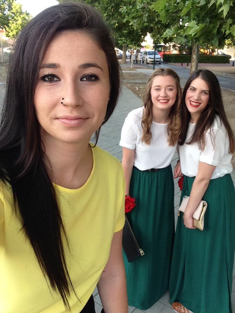 lolicarrasco21's tweet photo. Esta noche toca ponernos on fire ☺️
Un poco raro que no sea en Granada, pero juntas ni lo notaremos @Daria_1395 ❤️❤️ http://t.co/geihehCiZk