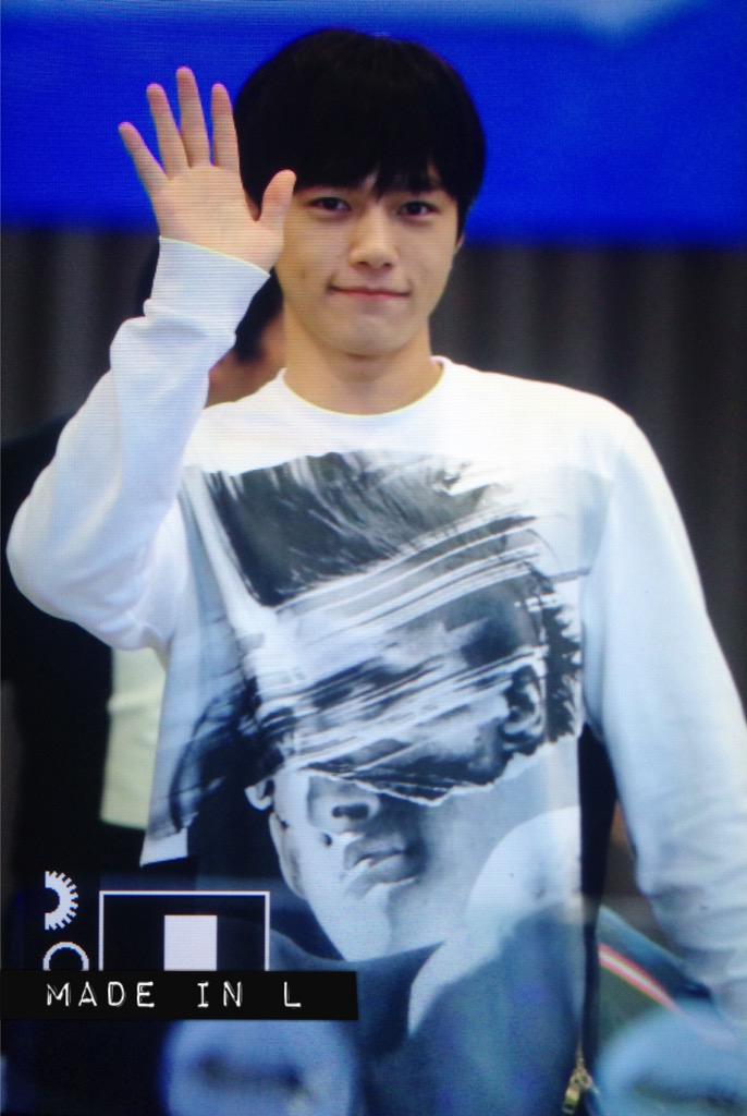madeinL's tweet photo. 150716 슈키라 출근 명수
보조개 쏘옥 들어가도록 웃으면서 안녕안냥 👋🏻👋🏻👋🏻 http://t.co/zX0GSpJYWu