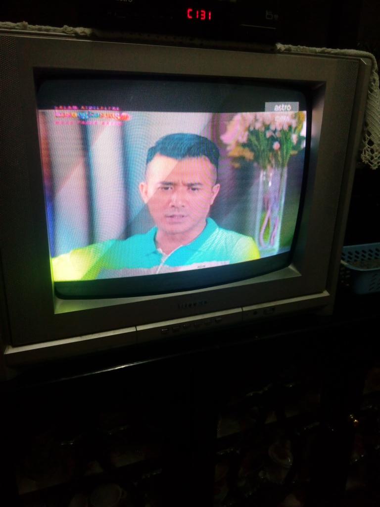 syurga_kasih's tweet photo. Sekarang tengok sedutan filem cinta paling agung. .aaron aziz dn siti saleha http://t.co/24t97bIAEy