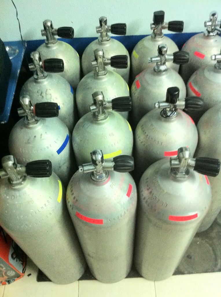 ChangScuba's tweet image. Let us ensure there is no confusion for our diving safety #hydrostatictest #yoursafetyfirst #ScandinavianChangDiving