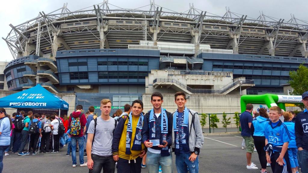 SevillaWS's tweet photo. Nuestros alumnos en Croke Park Stadium #EstudiarEnDublin http://t.co/jZ7U5pquqS