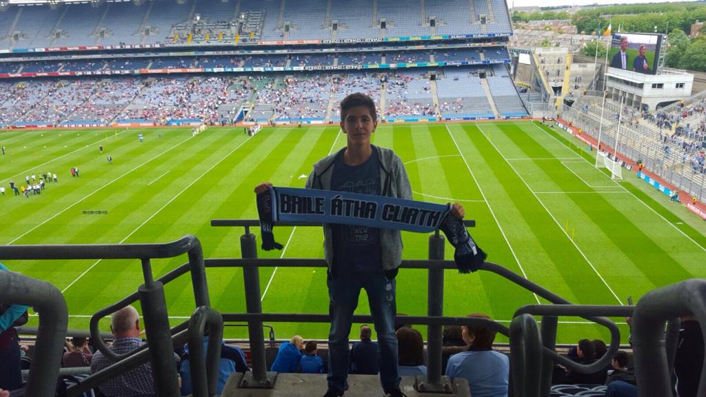 SevillaWS's tweet photo. Supporting Baile Átha Cliath #EstudiarEnDublin http://t.co/CUldgkzv7N