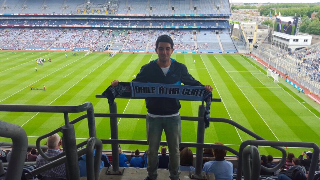 SevillaWS's tweet photo. Supporting Baile Átha Cliath #EstudiarEnDublin http://t.co/SU9F2POJuu