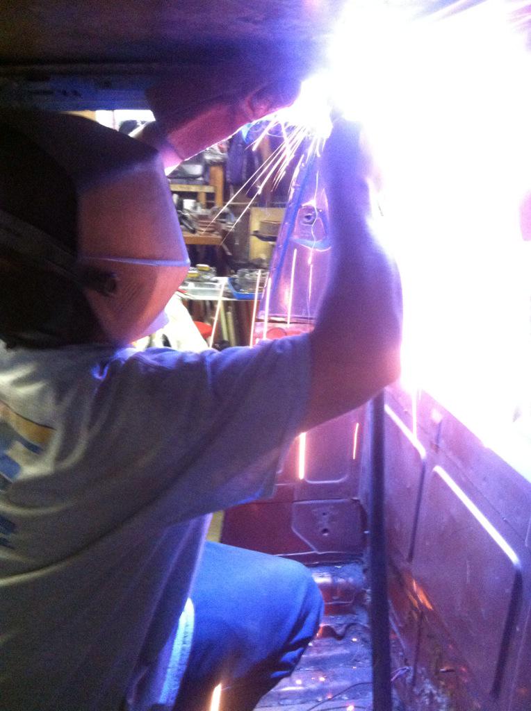 RabbitRebuild's tweet image. Brother came over and spotted the roof on! Got me started, and told me I need to connect the dots, THANKS BRO!