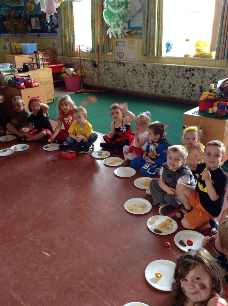 NurseryBPS's tweet photo. After all that fun, it's time for our picnic! http://t.co/gzfiXax02Y