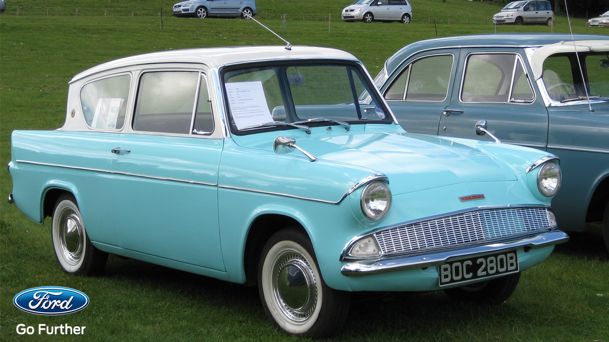 FordCampeche's tweet photo. ¿Sabias que para la clásica escena de Harry Potter volando un #FordAnglia se usaron 6 de estos autos? http://t.co/7CsYP0S8rs