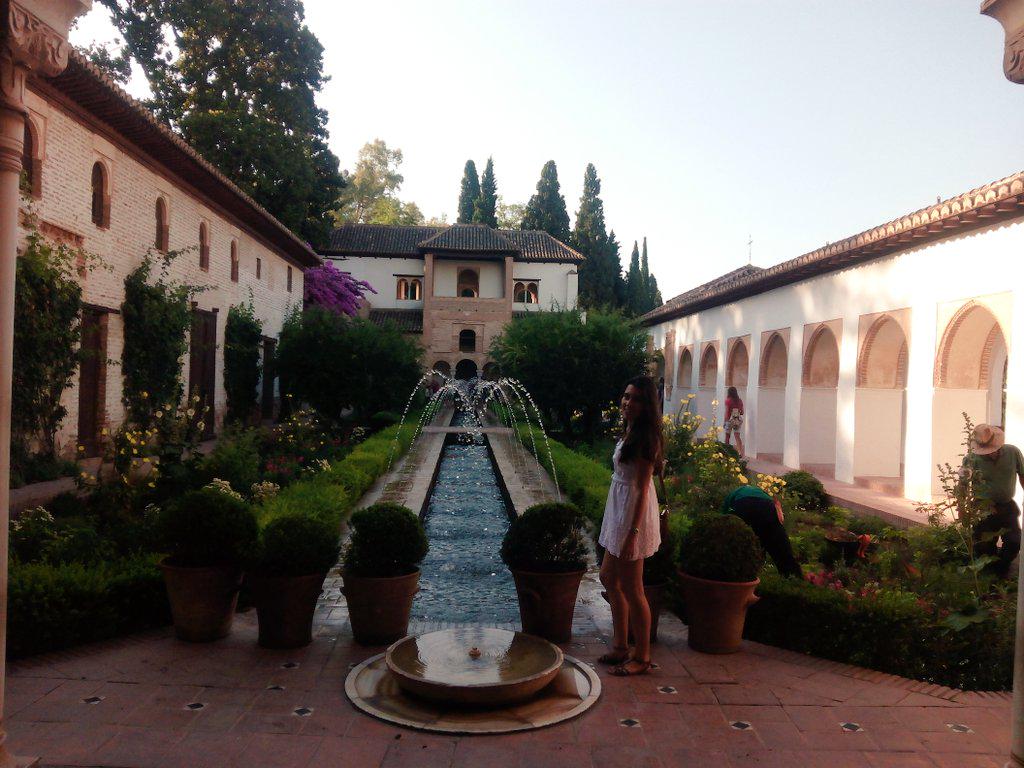 LMC_95's tweet photo. La Alhambra y el Generalife 😄 http://t.co/IeyiTIiRQh