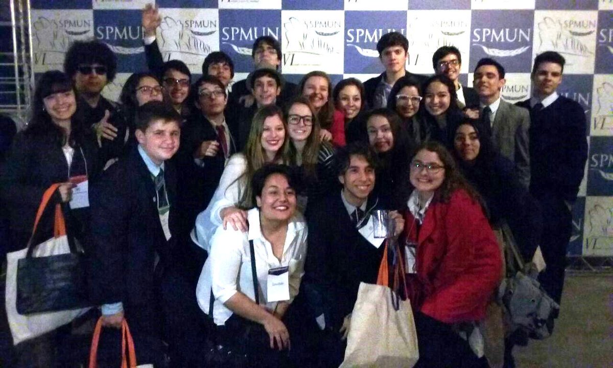 colegioabaco's tweet photo. Nos últimos meses, nossos alunos participaram de três simulações da ONU. Saiba mais: http://t.co/8pUslOh7e2 http://t.co/SBY3H0AExb