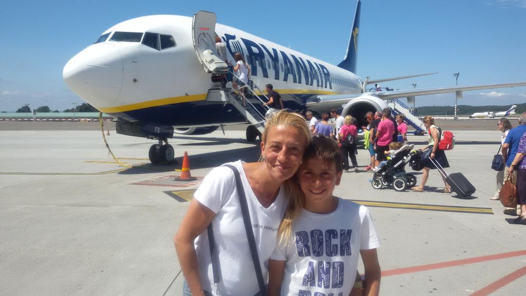 ANAANASADA's tweet photo. Qué ganitas de ti y llenarme de tú #Magiaaaa #Andalucíaaa 🌄🌅🏄🏊🍹🍍💃😉Comienzan mís vacas en mí paraíso http://t.co/1ZdzRywPj6
