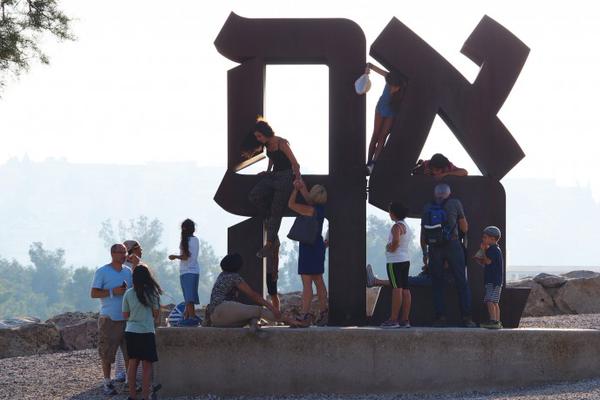 Israel tweet picture