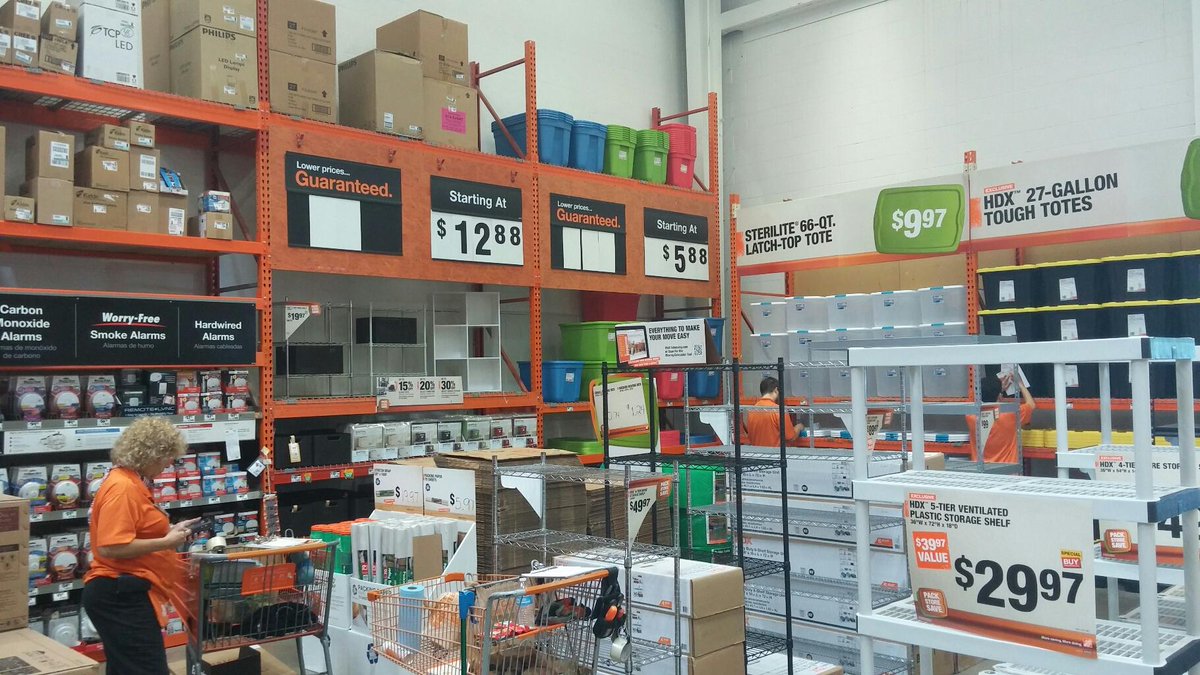 thdmet6203's tweet photo. Servicing our #PackAndStore event @HD6203 @Joe_T_D32 @MikeSMatias @Bobby_MET_6201 @Lucie1003 http://t.co/SPU9cYvFMS