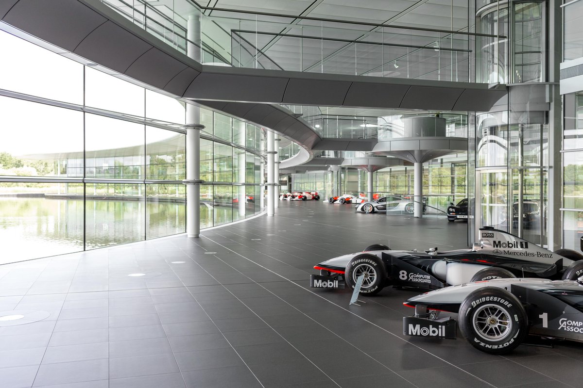 ilbargi's tweet photo. Viaggio nel #McLaren Technology Centre, avanzatissima factory dove nasce la nuova #570S http://t.co/0hlx5kDSgR http://t.co/XSqbGH22kz