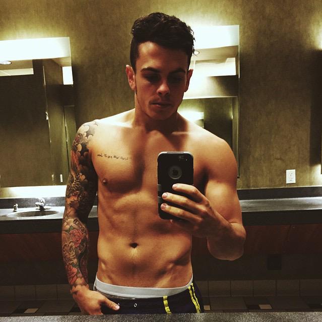 Daniel. (@roadiefalse) on Twitter photo 