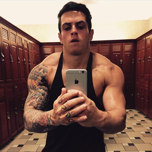 Daniel. (@roadiefalse) on Twitter photo 