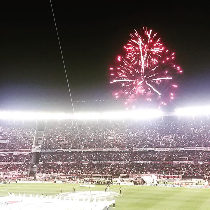 CARPyNadaMasOk's tweet photo. Ya vas a ver al gallinero vestido de fiesta!! http://t.co/XGh58QBJXZ