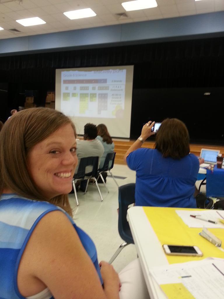 _vanessadb's tweet photo. @lead4ward  @_vanessatrevino  Big learning has begun!!! http://t.co/bGiR2yTedI