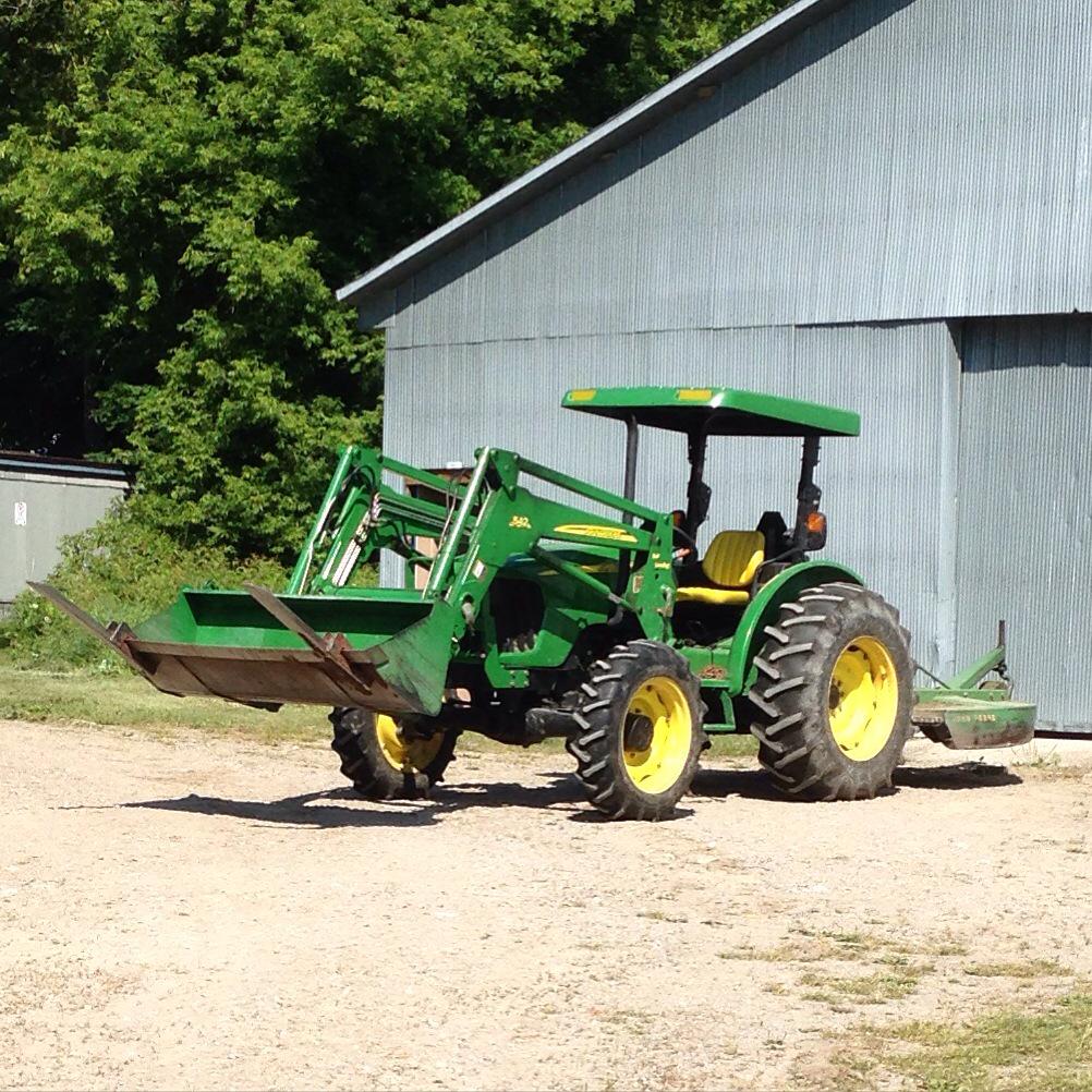 MitchLovely23's tweet photo. When your boss wants you to get in the bucket so you can reach the high branches... Sure why not 👌😂🚜🌳 #bossesorders http://t.co/zh0Hn07pDZ