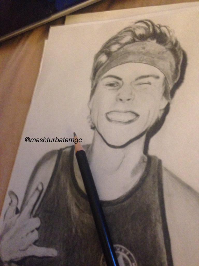 puckingnvcks's tweet photo. I drew Ashton today and this was the outcome. 🙊😍

#5sosfanart #5sosfanartashton #5sos http://t.co/b8z1DSQQRg