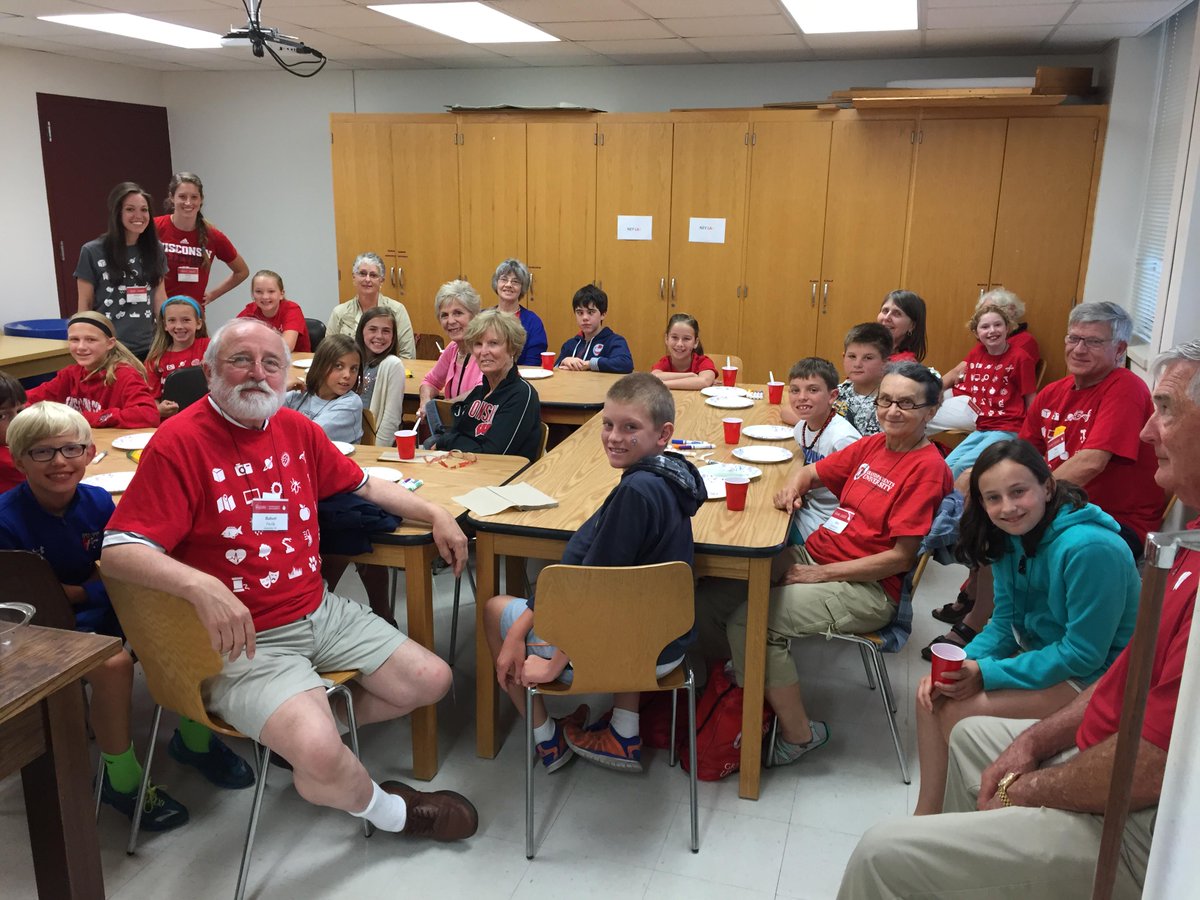 UWNutriSci's tweet photo. Your never too young or old to learn about nutrition. Grandparents University began today! #NutriSci #Freshmen #UWGPU http://t.co/LS2urzexFW