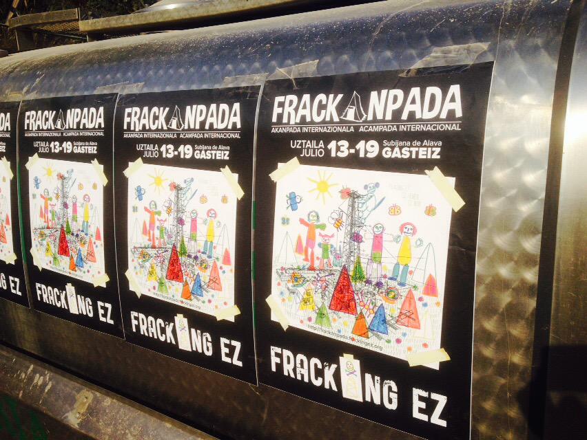 en_construccio's tweet photo. Esta mañana en la #frackanpada hablando del #TTIP con @JuanHZubiza y Julen de @Askapena http://t.co/8wMkzXCgP9