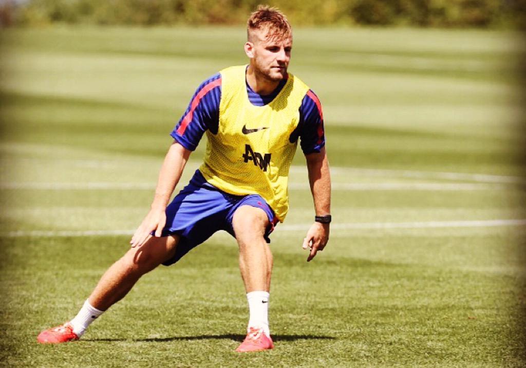 LukeShaw23's tweet photo. Training in Seattle has been unreal! Can't wait for the game tomorrow ⚽️🔴 #MUTour http://t.co/bFLbY8qbpR