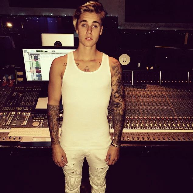 Cas. (@yuengiing) on Twitter photo 