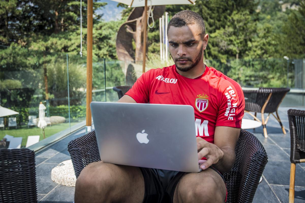 AS_Monaco's tweet photo. Concentré, @layvinkurzawa s'apprête à répondre à vos questions ! #AskLayvin http://t.co/RcR8SQff8f