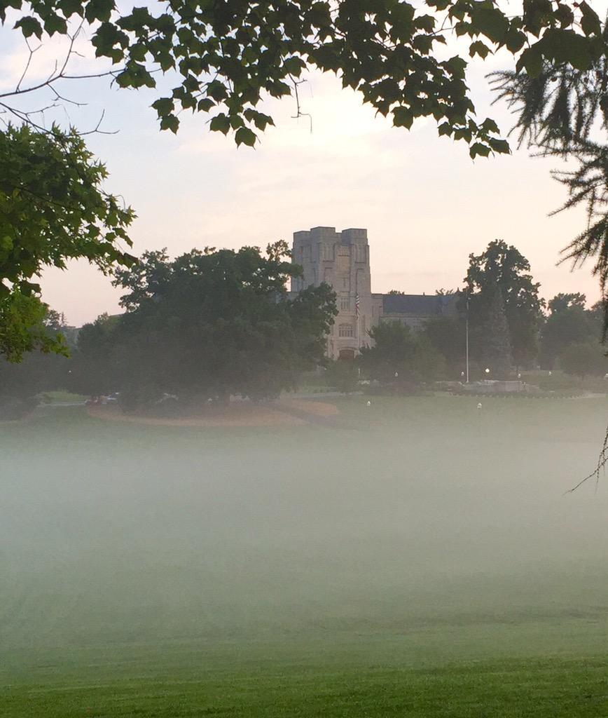 VTSandsman's tweet photo. Eerie fog over the #Drillfield at 6:20 am - in case you were asleep. http://t.co/Z6PYCg5CVY
