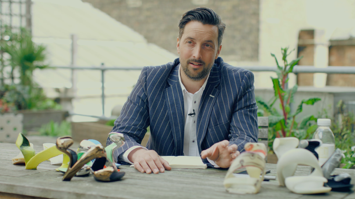 Ultimaker's tweet photo. Famous shoe designer Julian Hakes talks about the design process of his Mojito Shoe: https://t.co/nyvbbheHfK http://t.co/3G0Sarvac2