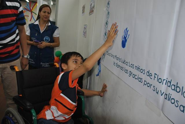 FIMLM's tweet photo. En Floridablanca-Santander @MLPiraquive con campaña #UnDiaParaElNiño 
 #EnseñandoValores http://t.co/7TiAXcq9Rt http://t.co/m4TIdw1Par