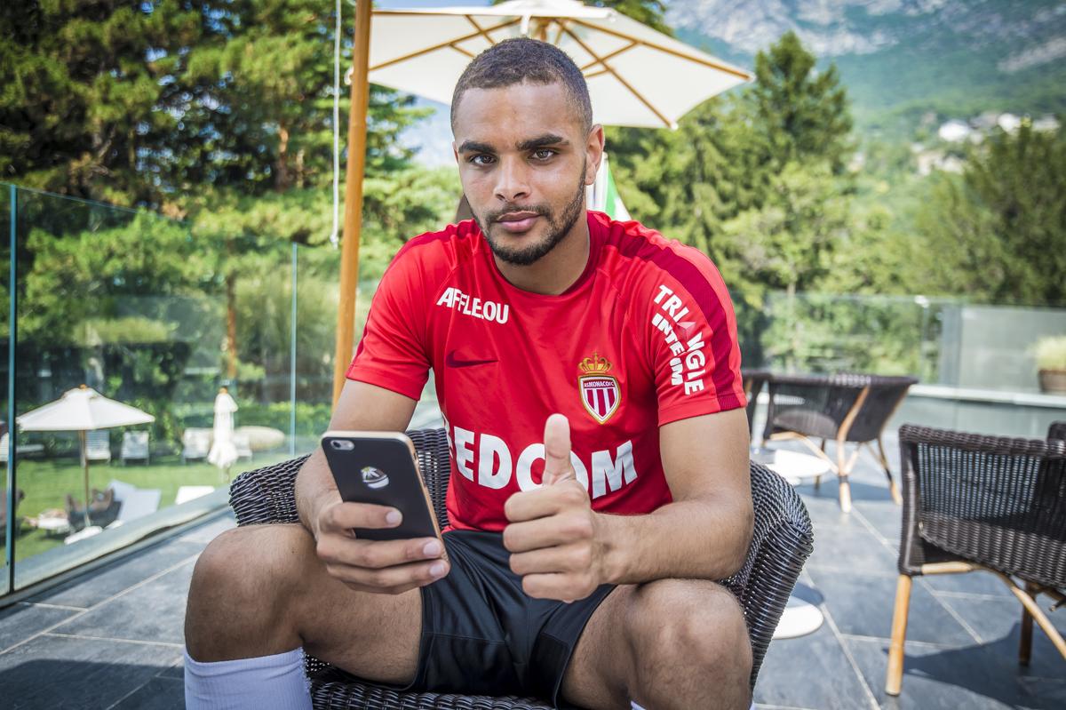 AS_Monaco's tweet photo. Fin du #AskLayvin ! Retrouvez ses réponses complètes sur le site !
=> http://t.co/UzdenF3mAB http://t.co/b4w5YtiOAJ