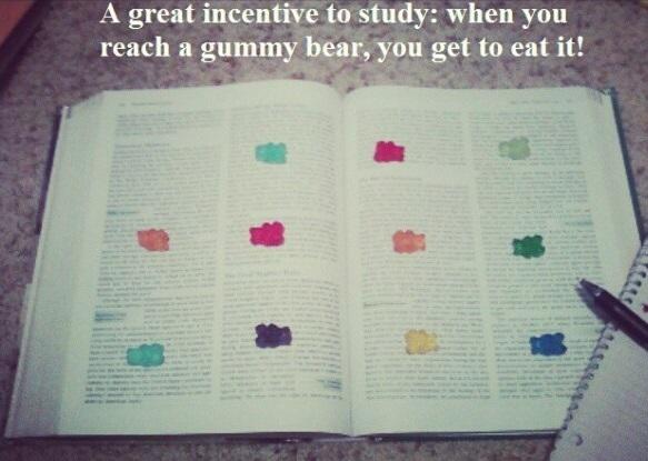 ExclusivePapers's tweet image. #Studying_hacks: leave yourself a gummy bear trail when reading! 
#inspired_student #srudent_tips #student_help