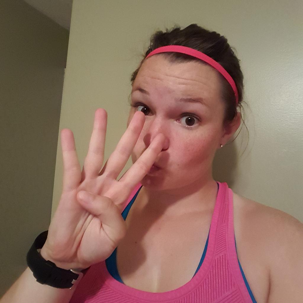 jaroneus's tweet photo. @smolcak got my workouts in today. 15 pushups  at noon for the #pushupchallenge. #scopefit #fitmom #fitDIL haha http://t.co/PSp0DU8VIq