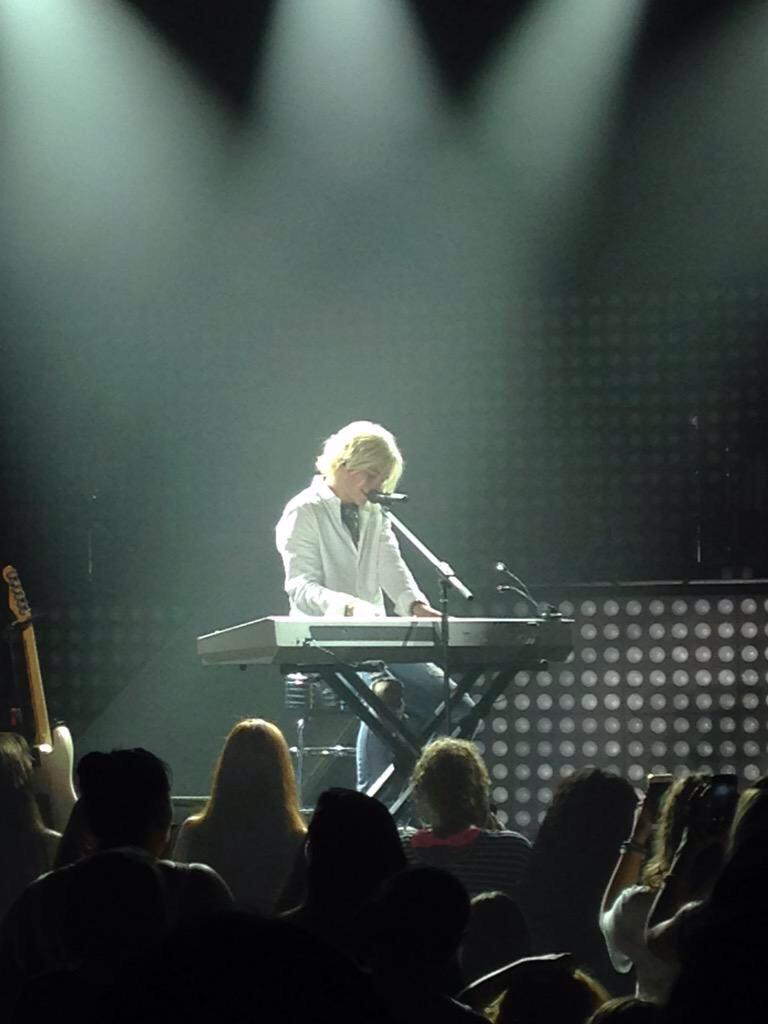 LegacyR5shows's tweet photo. Energy center for the Preforming arts
Raleigh, NC
July 11, 2015
Legacy Photographers: @r5_selenaG @FallinForRiker http://t.co/LOpaYPEMz1