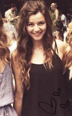 Happy birthday to the beyond beautiful Eleanor Calder!! 