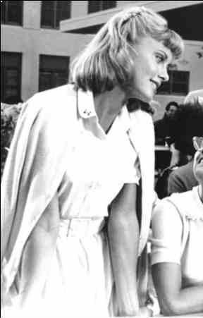 "Hello I'm sandy im New Could You Guys Please Retweet this for me'