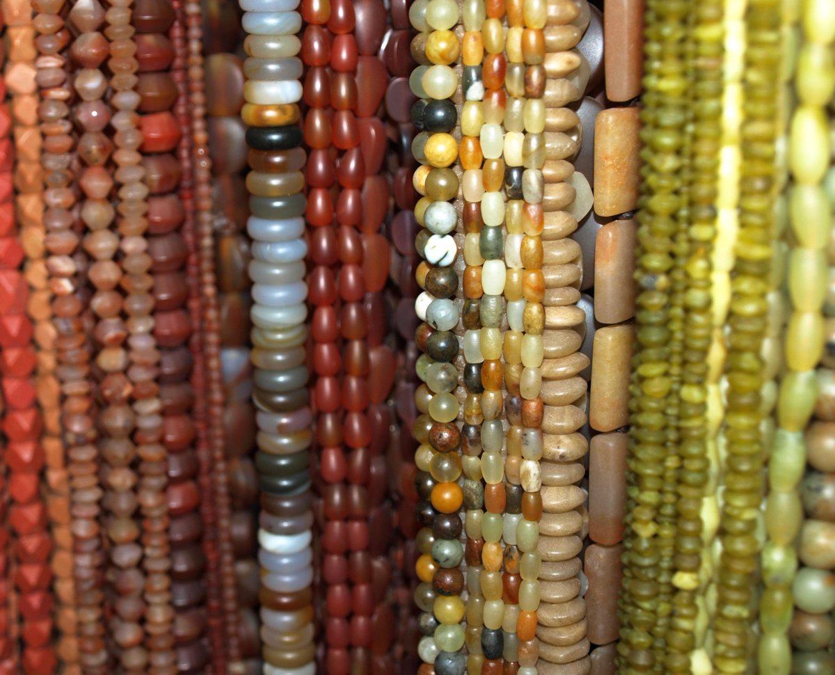 BeadParadiseII's tweet photo. #stonestrands #agate #carnelian #stonebeads  #oberlinbeadstore #beadparadise #shoplocal #startcreating #jewelrydesign http://t.co/v2Um42HXFc