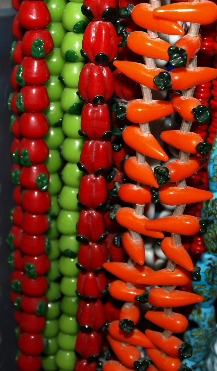 BeadParadiseII's tweet photo. Hungry? We have #carrotbeads #applebeads #pepperbeads and other #fruitsandveggies. Just don't crack your teeth. http://t.co/4IcZdop538