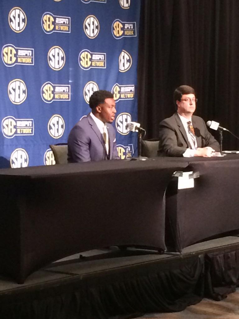 SherryChanel's tweet photo. @KendellBeckwith says Les has a sensitive side that the players get to see off the field http://t.co/JjS5CzJ8CB