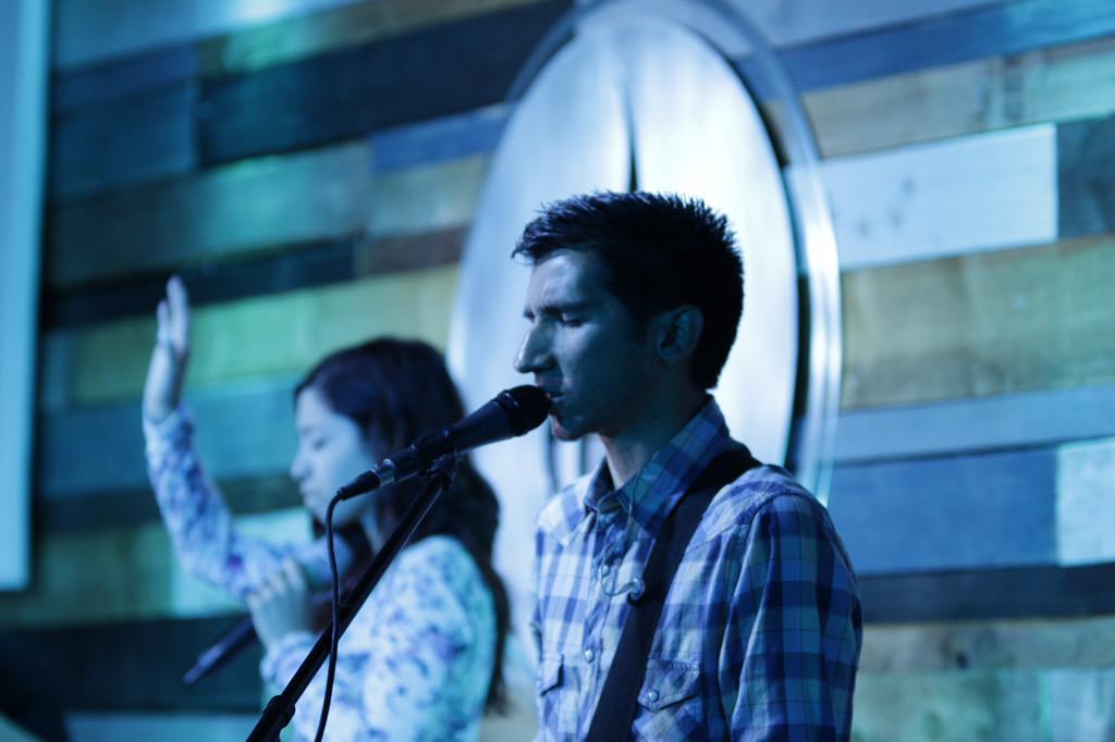 PC_Paramount's tweet photo. Great time with @pastormando last night at our midweek service. http://t.co/JR7C75DlvO