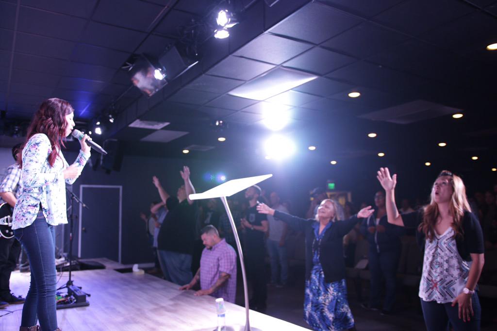 PC_Paramount's tweet photo. Great time with @pastormando last night at our midweek service. http://t.co/JR7C75DlvO