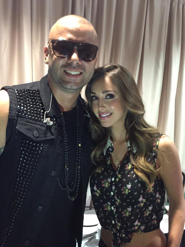 Anahi's tweet photo. ESTAMOS LISTOOOOOSSS!!!! #Rumba #RegresaAnahi @Juanlmorera @PremiosJuventud 💥🎉💥🎉💥🎉💥🎉 http://t.co/vFnLnu92Il