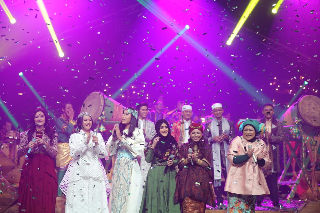 TRANSTV_CORP's tweet image. Selamat Hari Lebaran, Minal Aidzin Wal Faidzi, mari bersalam-salaman #SimfoniKemenangan