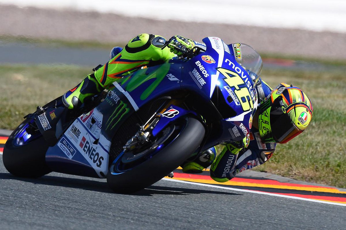 rossistas's tweet photo. #NoMientoSiDigoQue .@ValeYellow46 es el más grande de la historia del motociclismo. http://t.co/MkmHxIrny5